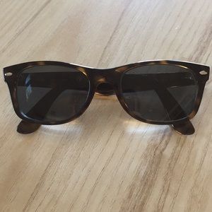 Ray-Ban Wayfarer Sunglasses